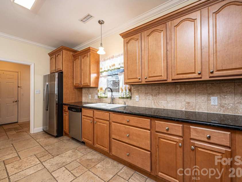 1825 Plaza Drive, Hickory, NC 28602.  MLS# CAR4337733, YatesRealty ID 8069. Kitchen Sink Window