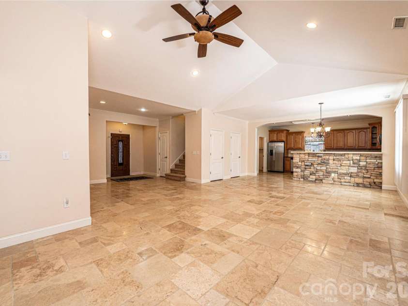 1825 Plaza Drive, Hickory, NC 28602.  MLS# CAR4337733, YatesRealty ID 8069. Living Room