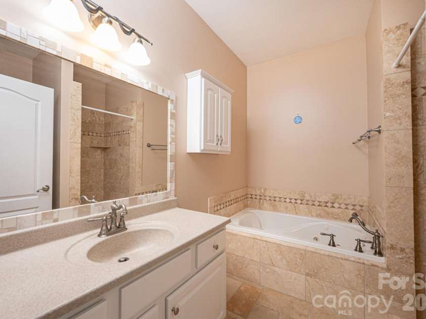 1825 Plaza Drive, Hickory, NC 28602.  MLS# CAR4337733, YatesRealty ID 8069. Primary Bathroom
