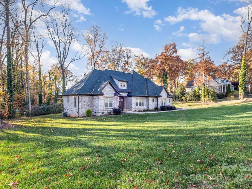 139 Trillium Drive, Statesville, NC 28625.  MLS# CAR4321888, YatesRealty ID 807. 