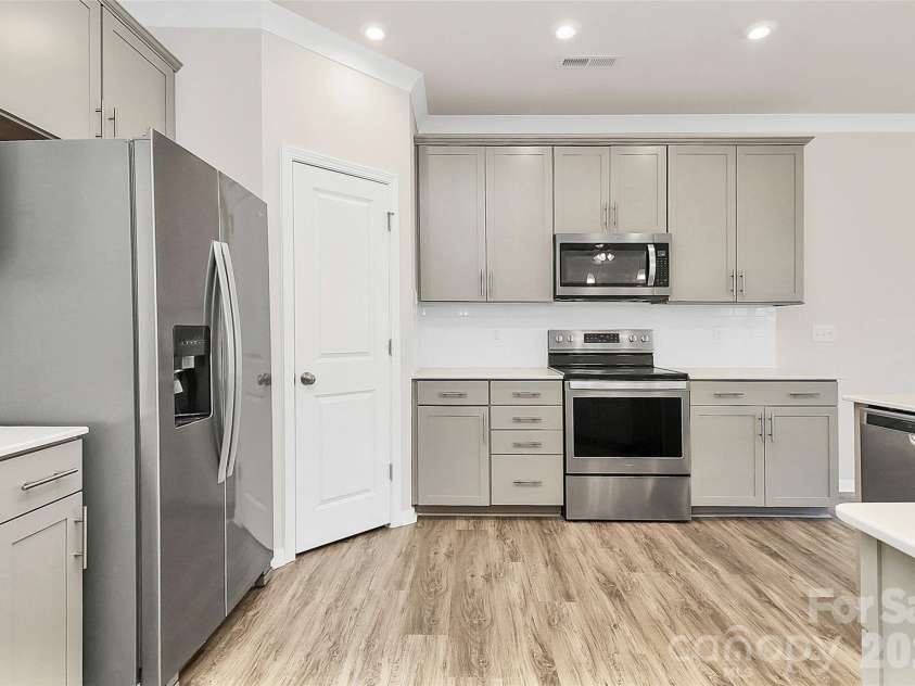 23144 Clarabelle Drive, Charlotte, NC 28273.  MLS# CAR4341725, YatesRealty ID 8070. Kitchen