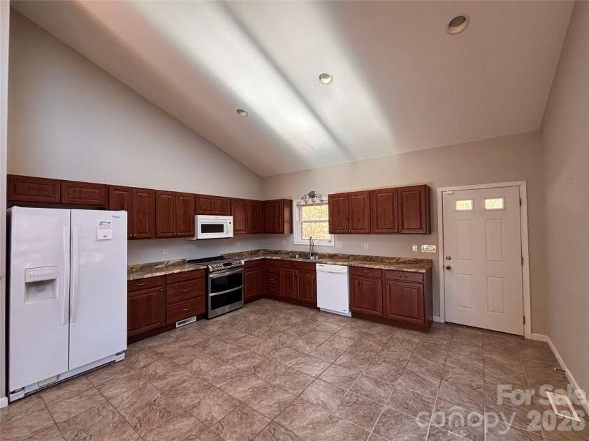 250 Duckett Cove Road, Waynesville, NC 28786.  MLS# CAR4334247, YatesRealty ID 8072. Kitchen