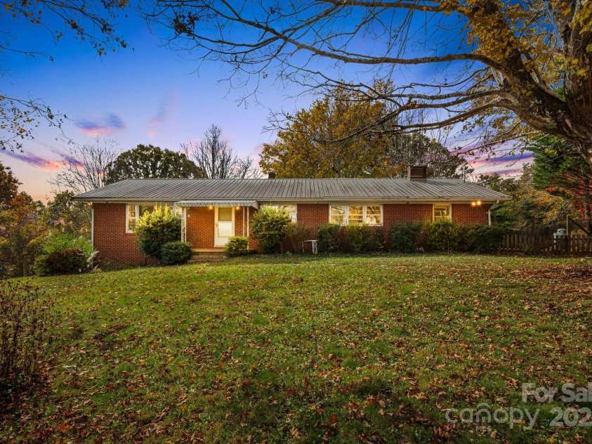 21 Duck Drive, Mars Hill, NC 28754.  MLS# CAR4316807, YatesRealty ID 8073. 21 Duck Dr 1/2 mile to Downtown Mars Hill.