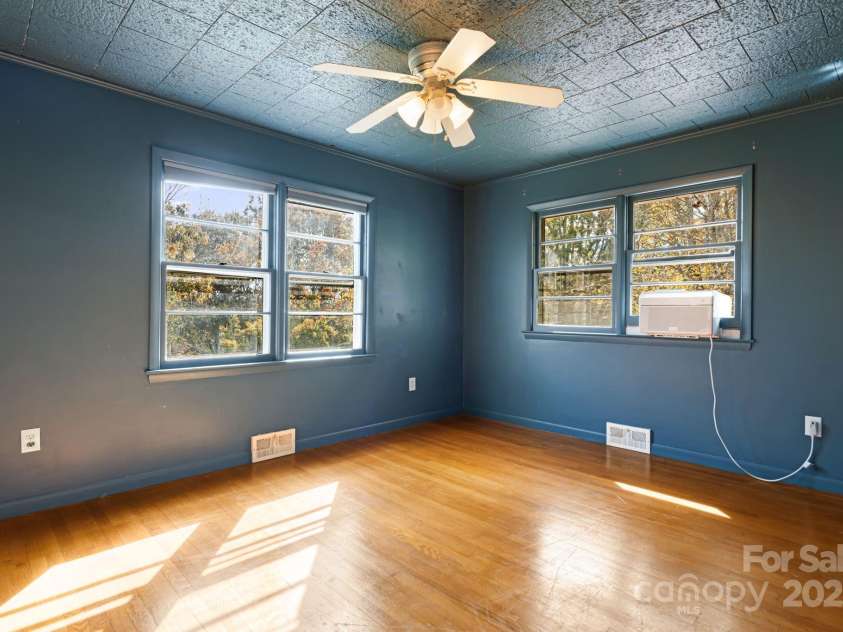 21 Duck Drive, Mars Hill, NC 28754.  MLS# CAR4316807, YatesRealty ID 8073. 