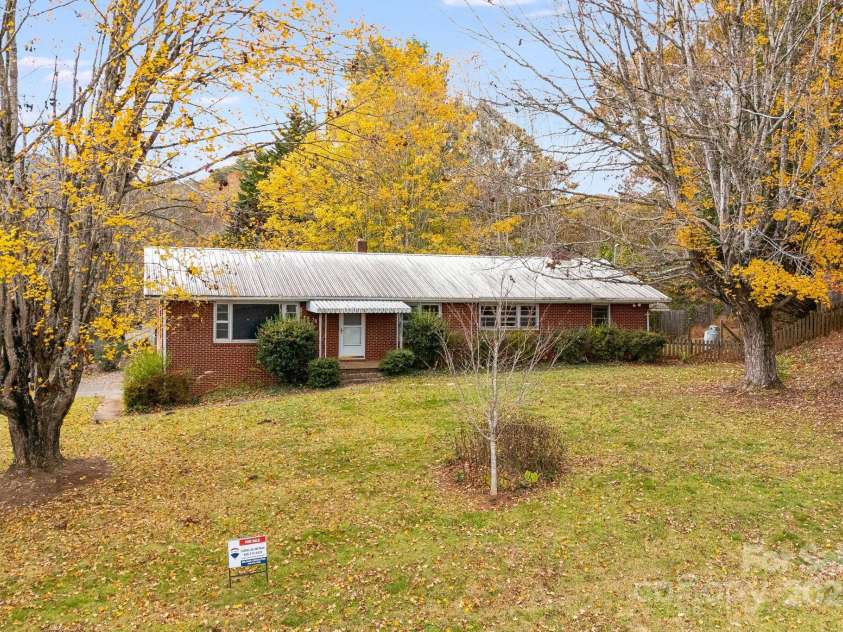 21 Duck Drive, Mars Hill, NC 28754.  MLS# CAR4316807, YatesRealty ID 8073. 