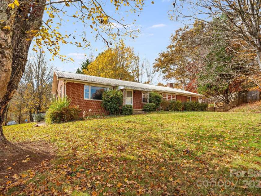 21 Duck Drive, Mars Hill, NC 28754.  MLS# CAR4316807, YatesRealty ID 8073. 