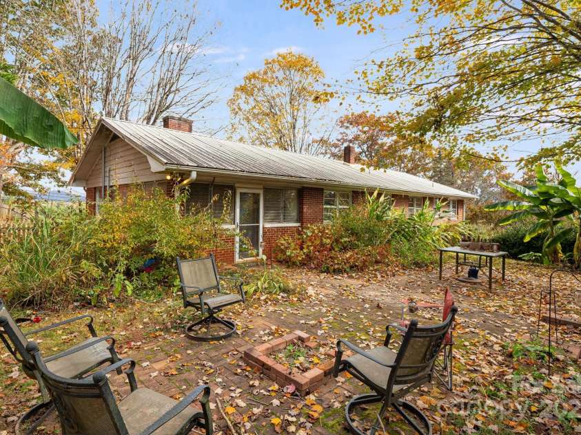 21 Duck Drive, Mars Hill, NC 28754.  MLS# CAR4316807, YatesRealty ID 8073. 