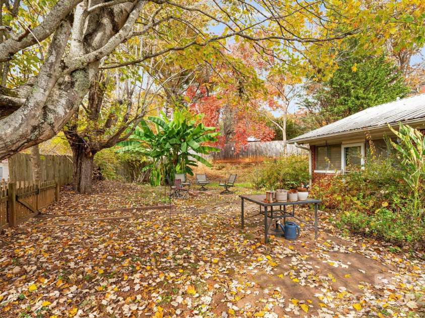 21 Duck Drive, Mars Hill, NC 28754.  MLS# CAR4316807, YatesRealty ID 8073. 