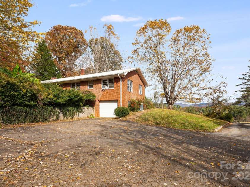 21 Duck Drive, Mars Hill, NC 28754.  MLS# CAR4316807, YatesRealty ID 8073. 