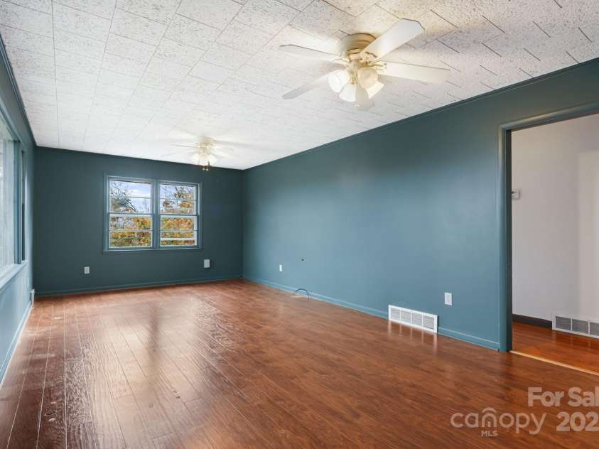 21 Duck Drive, Mars Hill, NC 28754.  MLS# CAR4316807, YatesRealty ID 8073. 