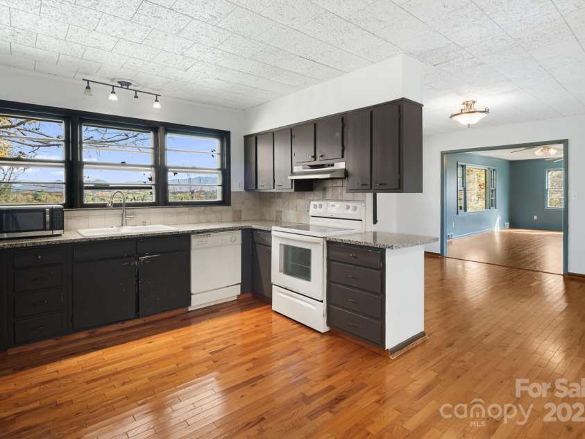 21 Duck Drive, Mars Hill, NC 28754.  MLS# CAR4316807, YatesRealty ID 8073. 