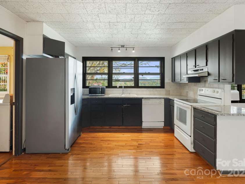 21 Duck Drive, Mars Hill, NC 28754.  MLS# CAR4316807, YatesRealty ID 8073. 