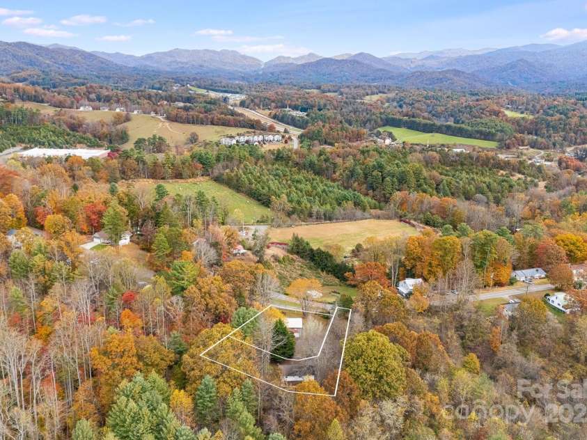 21 Duck Drive, Mars Hill, NC 28754.  MLS# CAR4316807, YatesRealty ID 8073. 