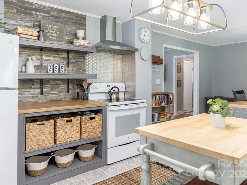 255 Chestnut Hill Road, Burnsville, NC 28714.  MLS# CAR4173831, YatesRealty ID 8073. Lovingly maintained & move-in-ready