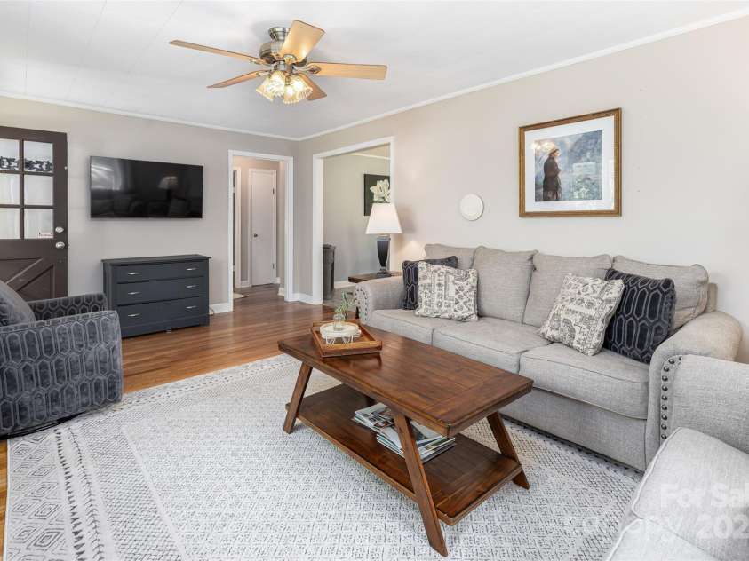 255 Chestnut Hill Road, Burnsville, NC 28714.  MLS# CAR4173831, YatesRealty ID 8073. This updated and move-in-ready cottage has been lovingly maintained and offers the perfect blend of tranquility and convenience.