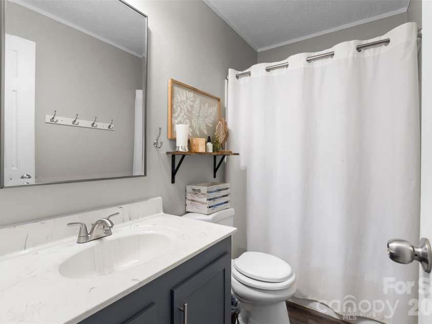 189 Panther Lane, Thomasville, NC 27360.  MLS# CAR4318131, YatesRealty ID 8074. Bath 2