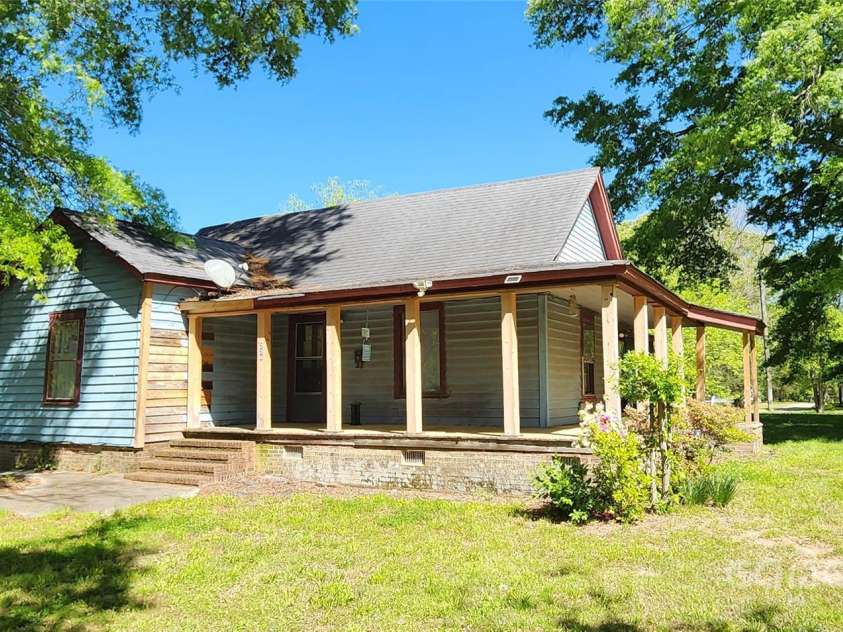 224 Charlotte Street, York, SC 29745.  MLS# CAR4246148, YatesRealty ID 8074. 