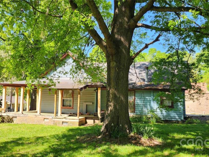 224 Charlotte Street, York, SC 29745.  MLS# CAR4246148, YatesRealty ID 8074. 