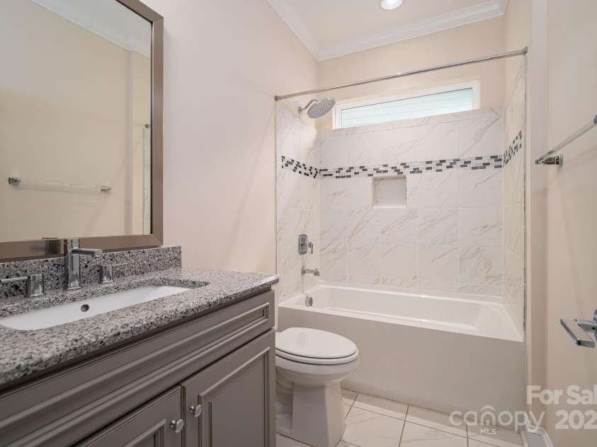 286 Hemlock Bluff Court, Denver, NC 28037.  MLS# CAR4249984, YatesRealty ID 8075. Guest bath/powder room