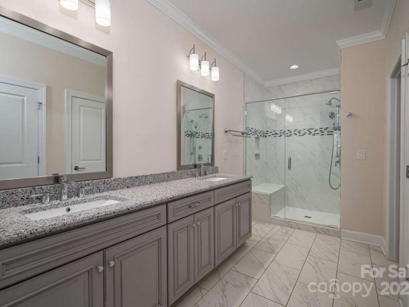 286 Hemlock Bluff Court, Denver, NC 28037.  MLS# CAR4249984, YatesRealty ID 8075. Luxury cabinetry and granite counters