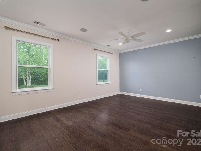 286 Hemlock Bluff Court, Denver, NC 28037.  MLS# CAR4249984, YatesRealty ID 8075. Primary Bedroom with ensuite bath & closet