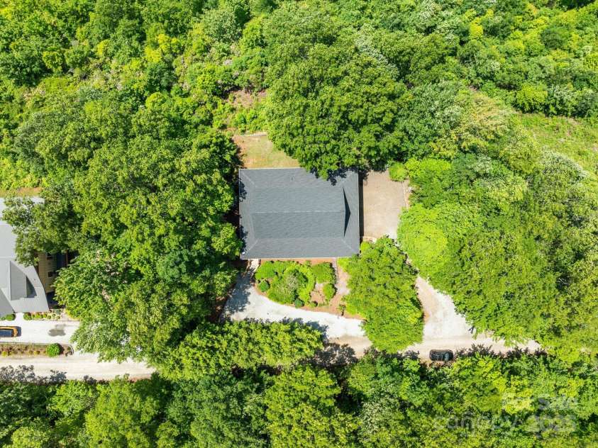 503 Jim Cochran Road, Franklin, NC 28734.  MLS# CAR4237214, YatesRealty ID 8076. 