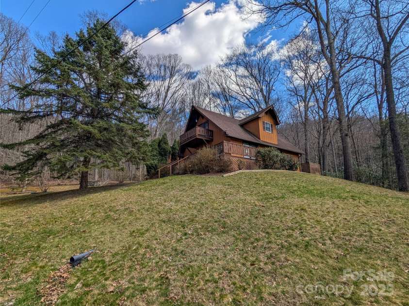 130 Turkey Trot Lane, Burnsville, NC 28714.  MLS# CAR4242871, YatesRealty ID 8077. 