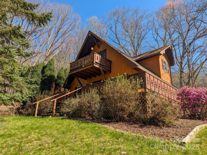 130 Turkey Trot Lane, Burnsville, NC 28714.  MLS# CAR4242871, YatesRealty ID 8077. 