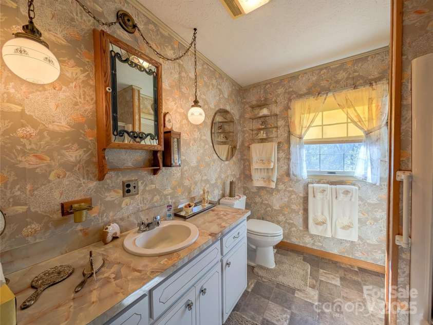 130 Turkey Trot Lane, Burnsville, NC 28714.  MLS# CAR4242871, YatesRealty ID 8077. 