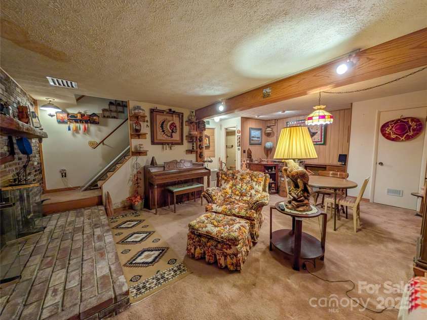 130 Turkey Trot Lane, Burnsville, NC 28714.  MLS# CAR4242871, YatesRealty ID 8077. 