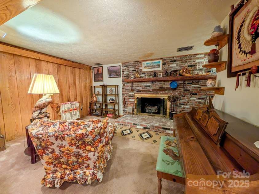 130 Turkey Trot Lane, Burnsville, NC 28714.  MLS# CAR4242871, YatesRealty ID 8077. 