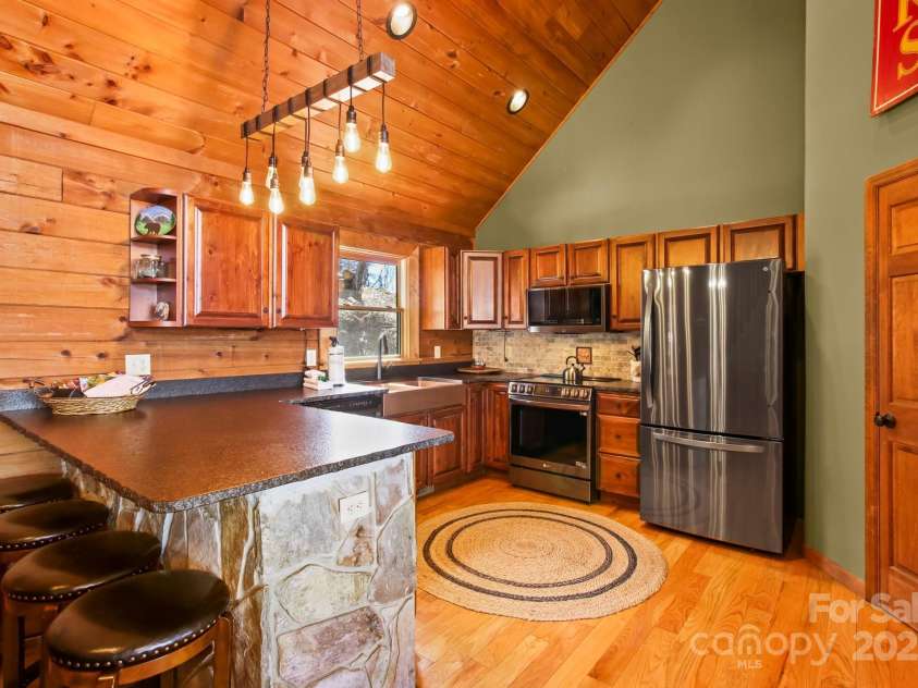 106 Dandelion Lane, Banner Elk, NC 28604.  MLS# CAR4250009, YatesRealty ID 8078. 