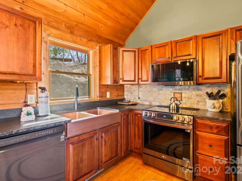 106 Dandelion Lane, Banner Elk, NC 28604.  MLS# CAR4250009, YatesRealty ID 8078. 