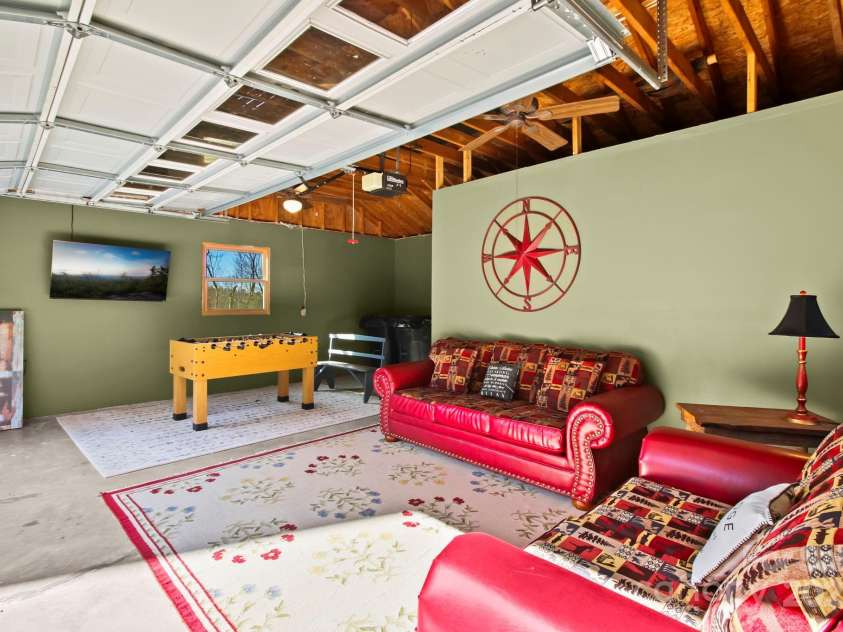 106 Dandelion Lane, Banner Elk, NC 28604.  MLS# CAR4250009, YatesRealty ID 8078. 