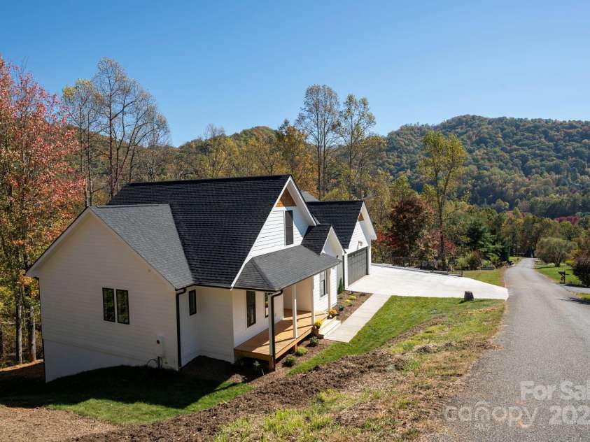 258 Whitfield Lane, Weaverville, NC 28787.  MLS# CAR4177778, YatesRealty ID 8079. Beautiful Mountain Setting