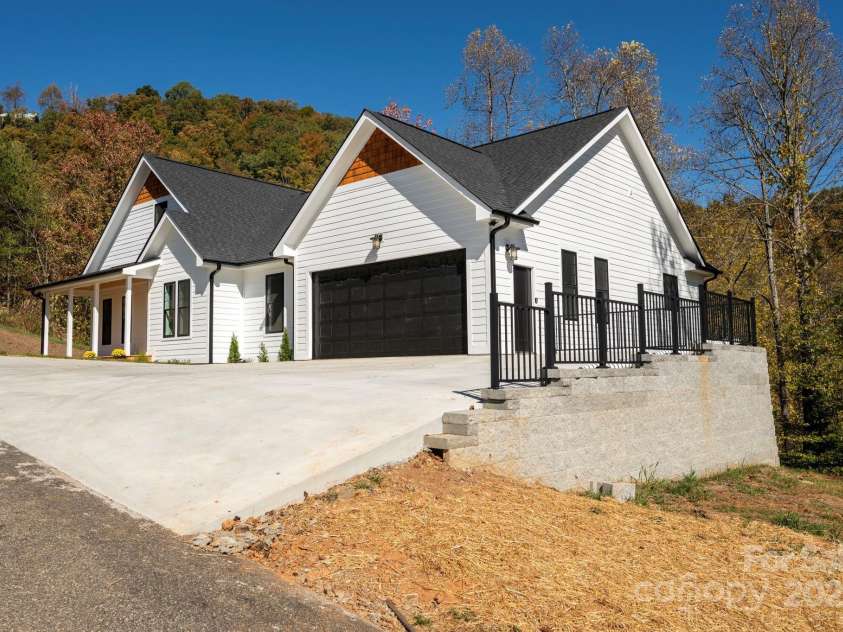 258 Whitfield Lane, Weaverville, NC 28787.  MLS# CAR4177778, YatesRealty ID 8079. Concrete Driveway