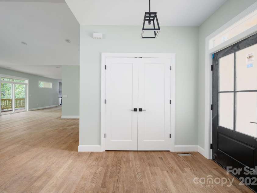 258 Whitfield Lane, Weaverville, NC 28787.  MLS# CAR4177778, YatesRealty ID 8079. Entry Way