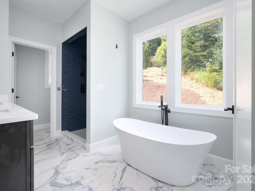 258 Whitfield Lane, Weaverville, NC 28787.  MLS# CAR4177778, YatesRealty ID 8079. Primary Ensuite Bathroom