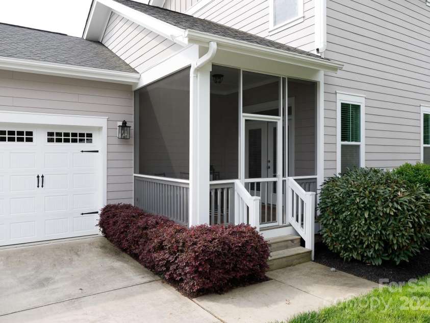 19034 Cypress Garden Drive, Davidson, NC 28036.  MLS# CAR4247262, YatesRealty ID 8080. 