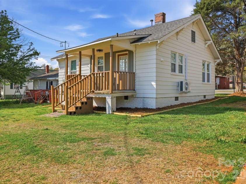621 A Street, Newton, NC 28658.  MLS# CAR4362817, YatesRealty ID 8080. 