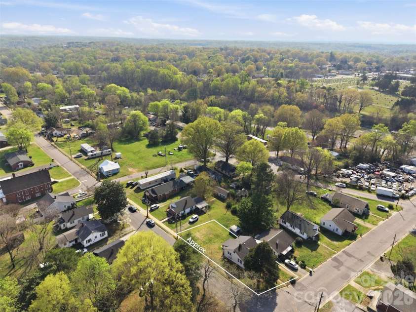621 A Street, Newton, NC 28658.  MLS# CAR4362817, YatesRealty ID 8080. 