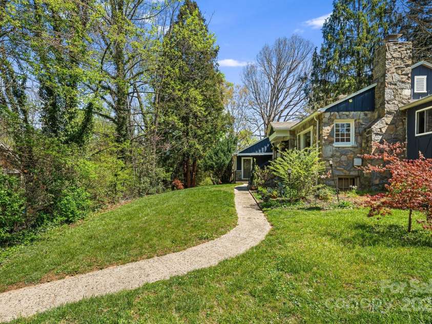 37 Plymouth Circle, Asheville, NC 28803.  MLS# CAR4219708, YatesRealty ID 8081. 