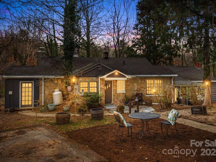 37 Plymouth Circle, Asheville, NC 28803.  MLS# CAR4219708, YatesRealty ID 8081. 