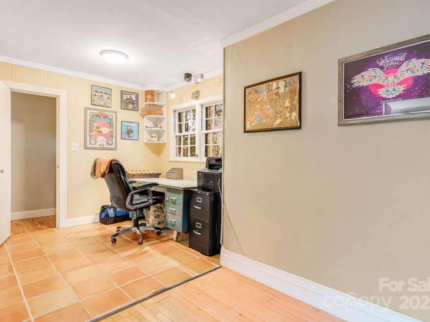 37 Plymouth Circle, Asheville, NC 28803.  MLS# CAR4219708, YatesRealty ID 8081. 