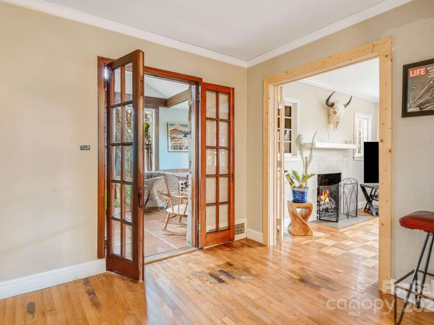 37 Plymouth Circle, Asheville, NC 28803.  MLS# CAR4219708, YatesRealty ID 8081. 