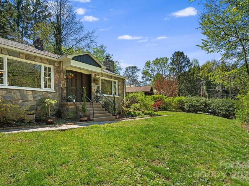 37 Plymouth Circle, Asheville, NC 28803.  MLS# CAR4219708, YatesRealty ID 8081. 