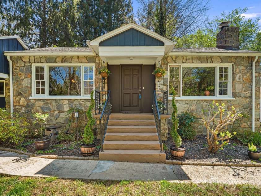 37 Plymouth Circle, Asheville, NC 28803.  MLS# CAR4219708, YatesRealty ID 8081. 