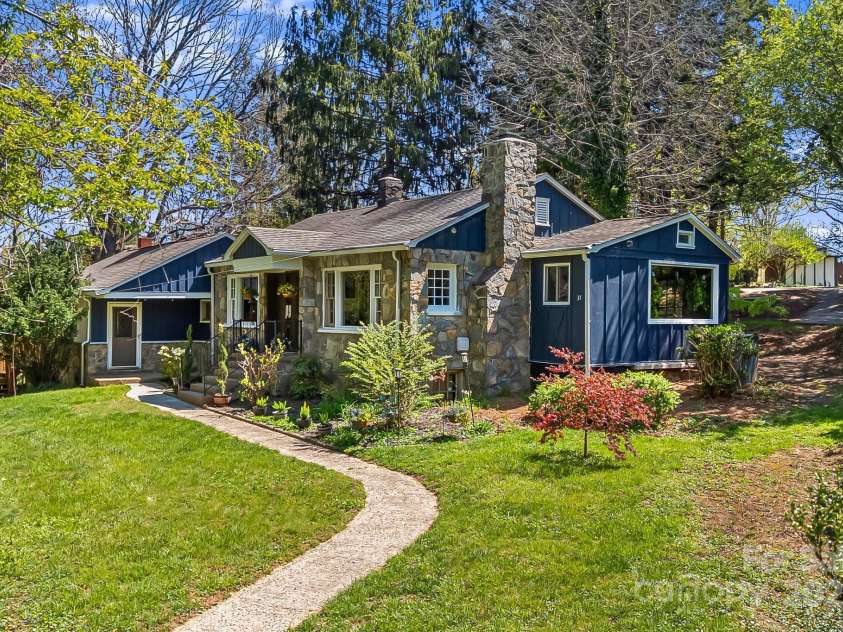 37 Plymouth Circle, Asheville, NC 28803.  MLS# CAR4219708, YatesRealty ID 8081. 