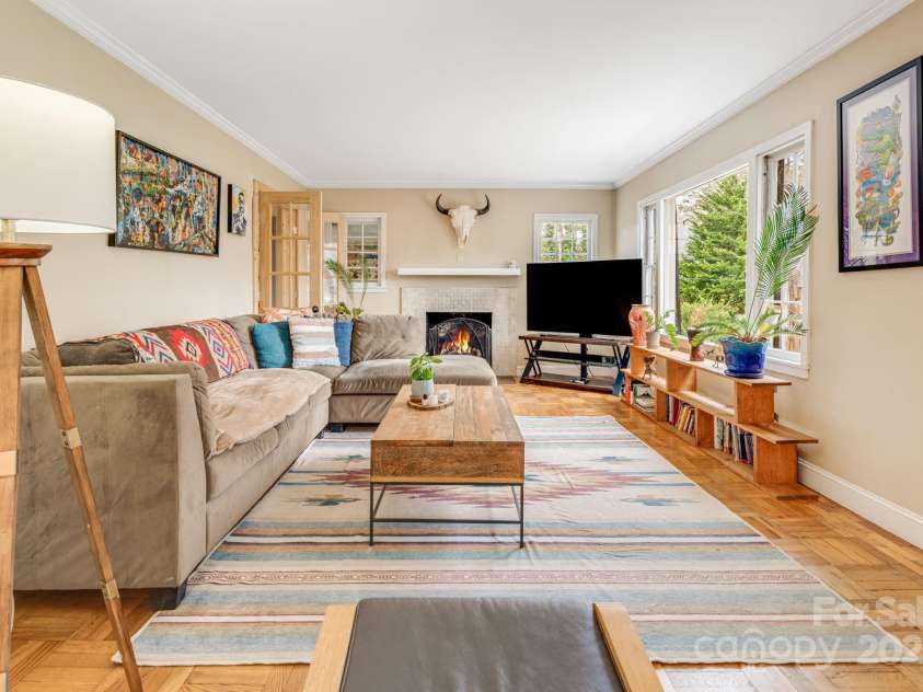 37 Plymouth Circle, Asheville, NC 28803.  MLS# CAR4219708, YatesRealty ID 8081. 