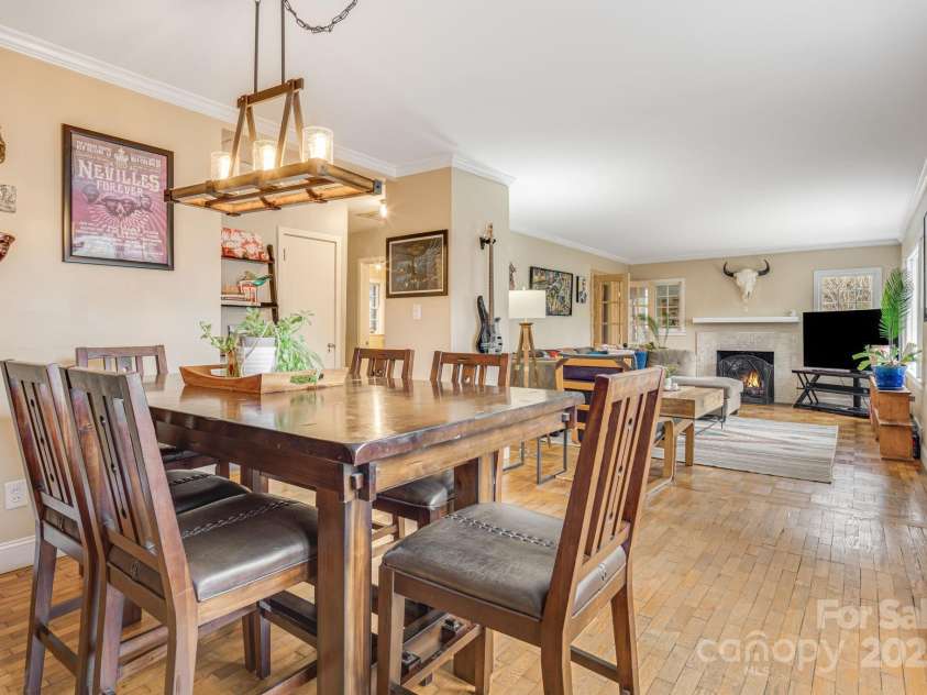 37 Plymouth Circle, Asheville, NC 28803.  MLS# CAR4219708, YatesRealty ID 8081. 